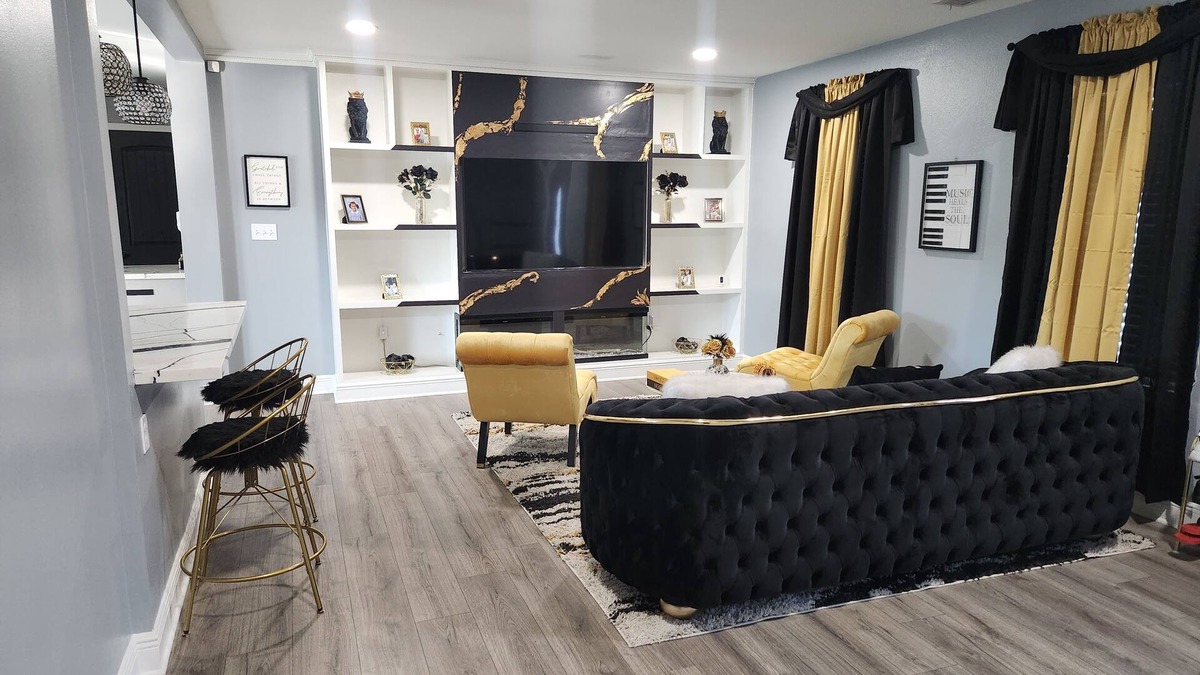 Kenner - Louis Armstrong International Airport House | Beautiful 4 bedroom House with AC, Game room , patio. Only 2min from airport