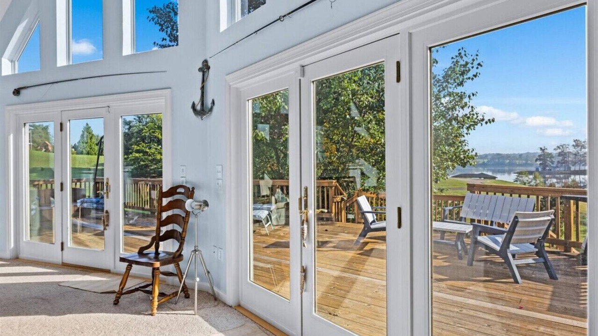 Livingston Cottage | Beautiful 4-Bedroom Lakefront Cottage with Dock