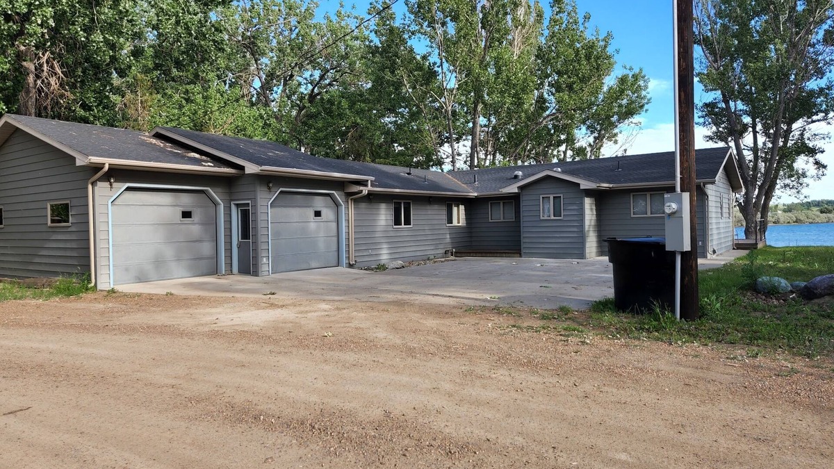 Nashua House | Beautiful 4 bedroom lake house with private dock.