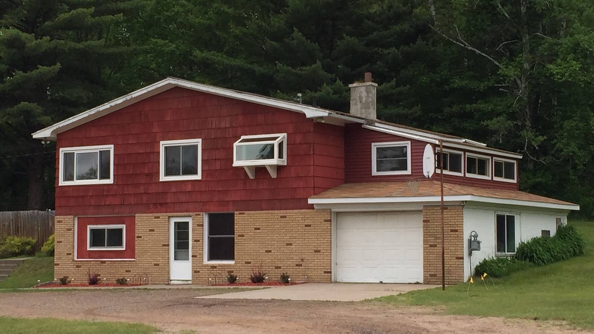 Upper Peninsula Michigan House | Beautiful 4 bedroom, Marquette home. Open all year!