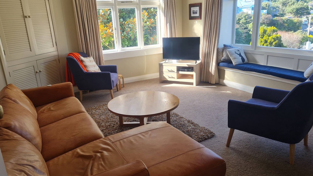 Seatoun House | Beautiful 4 bedroom home close to the beach and Miramar cafes