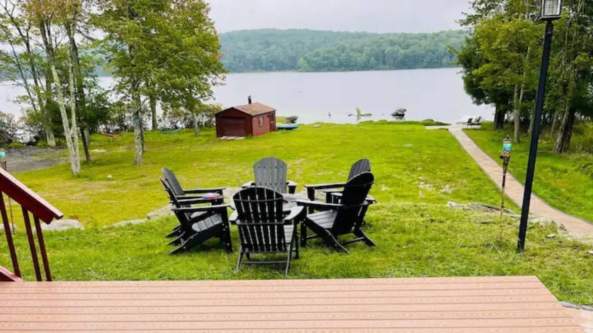 Monticello House | Beautiful 4 Bedroom Cabin with private lake.