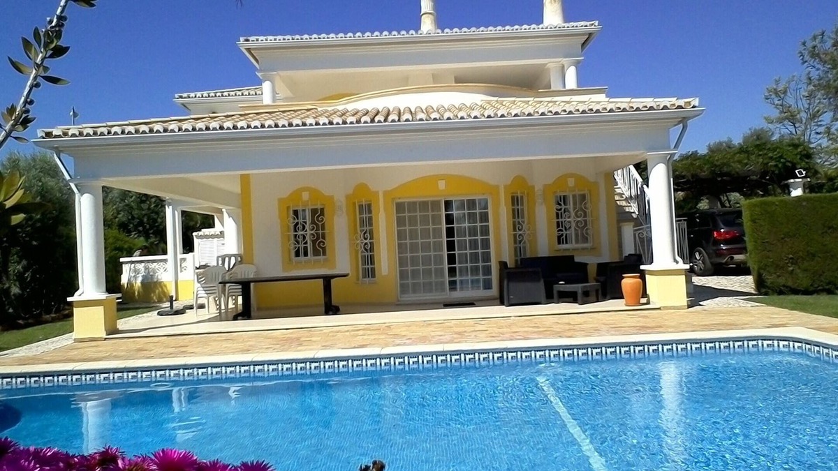 Portimao Villa | Beautiful 4 bedroom villa in the Alto Golf
