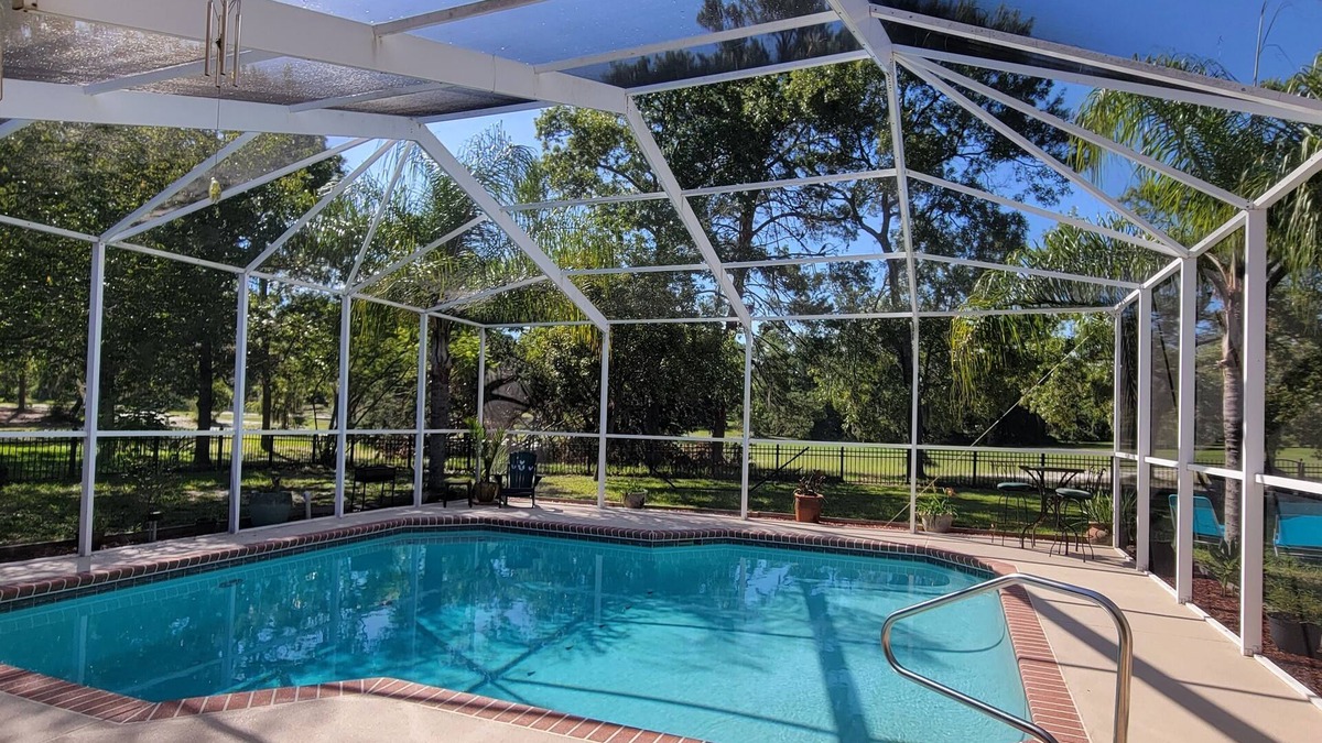 Spring Hill House | Beautiful 4 BR-2.5 Bath-Office-Golf Course-Pool-Hot Tub-Sleeps 9-Dog Friendly!