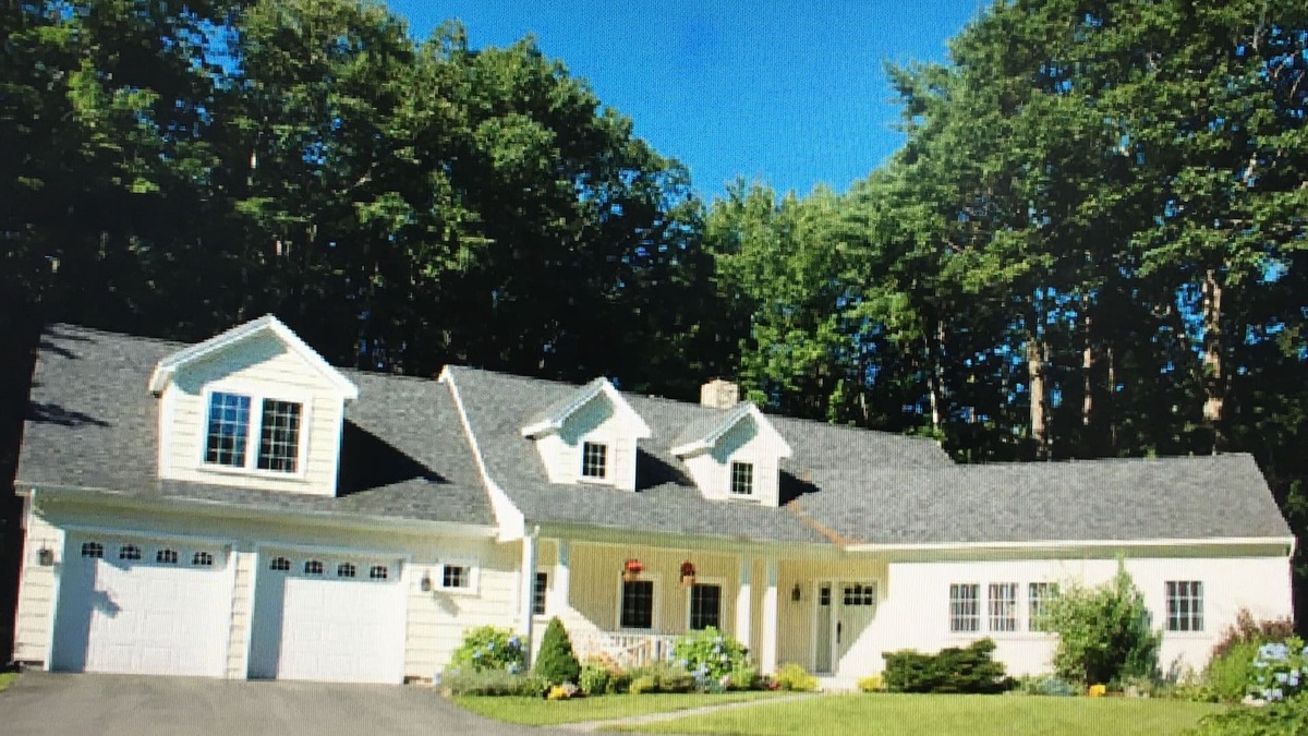 Kennebunk House | Beautiful 4 BR, Close to Everything! Walk to Gooch's Beach and Dock Square!