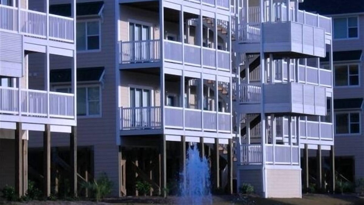 Ocean Isle Beach Condo | Beautiful 4 BR Oib Condo with Beachfront Pool!