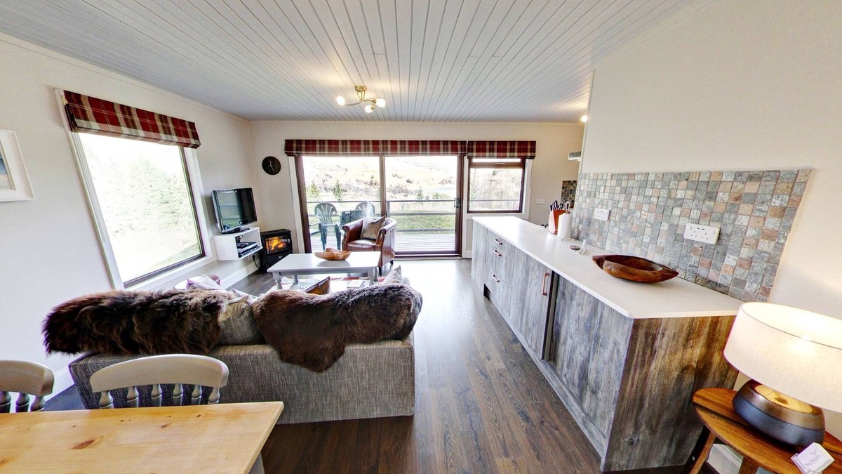 Crianlarich Ski Chalet | Beautiful 4 star, 2 bedroom chalet with stunning loch and mountain views