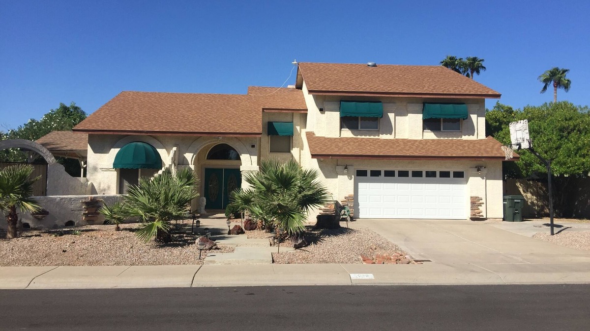 Summit Ridge Bed & Breakfast | Beautiful 445 sq ft Studio 1 murphy bed 2 single bed some . Ask for extras ?