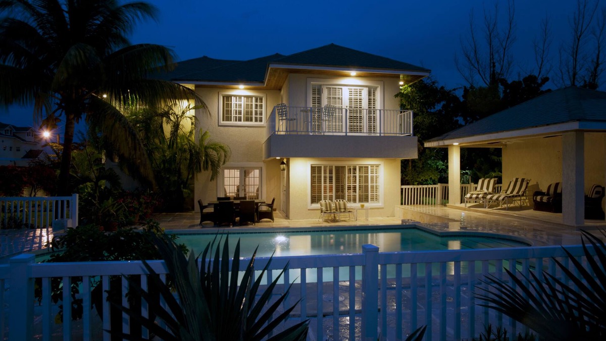 Nassau House | Beautiful 4bd rm home near Saunders Beach BOOK NOW! ENJ A RND OF GOLF