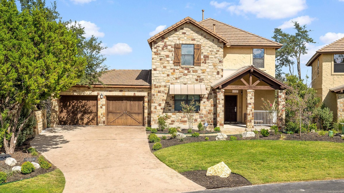 Jonestown House | Beautiful 4bdrm/4bath Home at Hollows Resort - 4 Pools/Hiking/Fitness Center!
