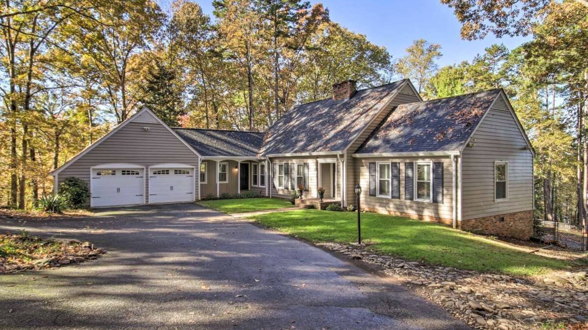 Northlake House | Beautiful 5 Acre Lakefront Private Retreat w/Boat Dock, Hot Tub, 5 Bdrm/5 bath
