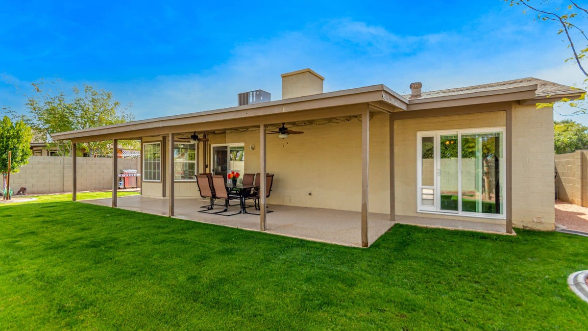 North Center Revitalization Association House | Beautiful 5 Bd/2 Ba with 8 Beds and SPA! Golf, ASU, Cubs & A's, Downtown Mesa!