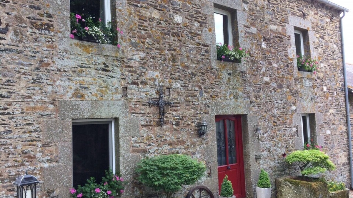 Plussulien House | Beautiful 5 bed stone farmhouse in tranquil location