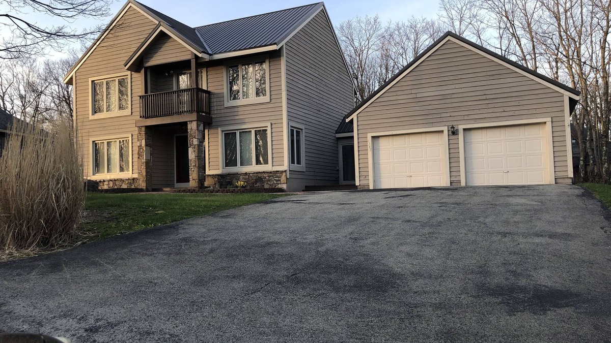 Jefferson Township House | Beautiful 5 Bedroom House in Hidden Valley