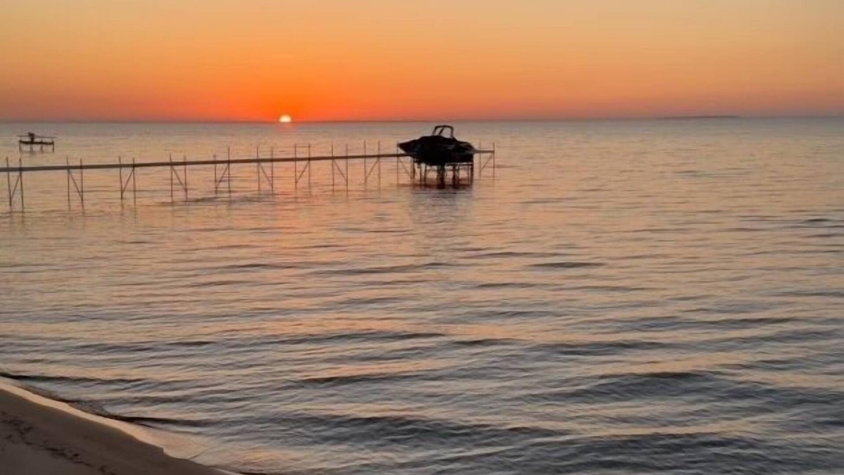 Pigeon House | Beautiful 5-bedroom beach house on North Shore of Sand Point, near Caseville MI