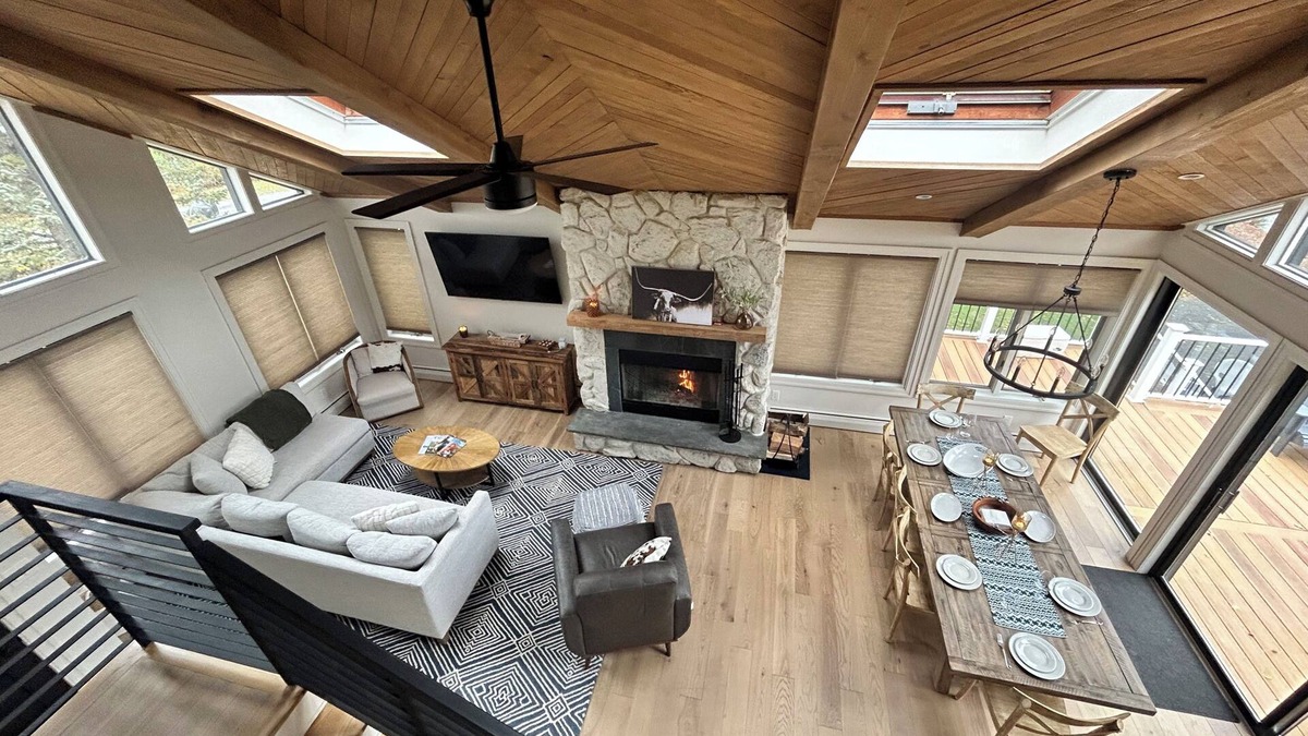 Athens House | Beautiful 5-bedroom close to skiing, Hudson and indoor fireplace