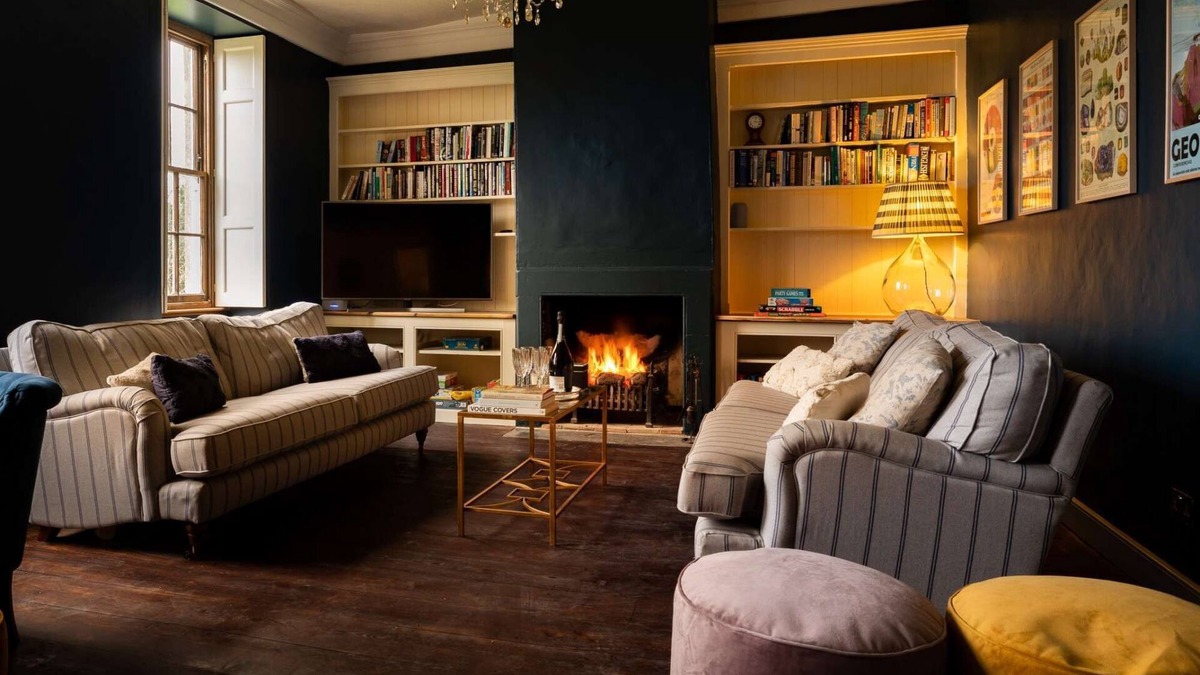 East Horrington House | Beautiful 5 bedroom house sleeps 13 with hottub, games room and garden near Bath