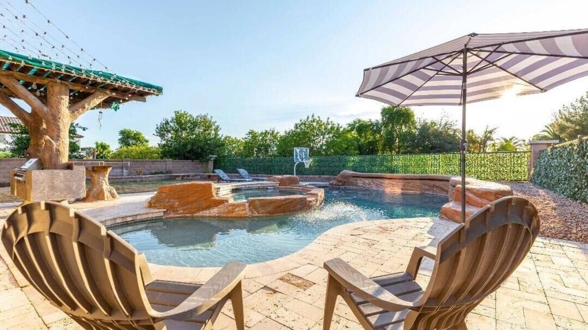 Montelena House | Beautiful 5 bedroom home with an Amazing * HEATED POOL!