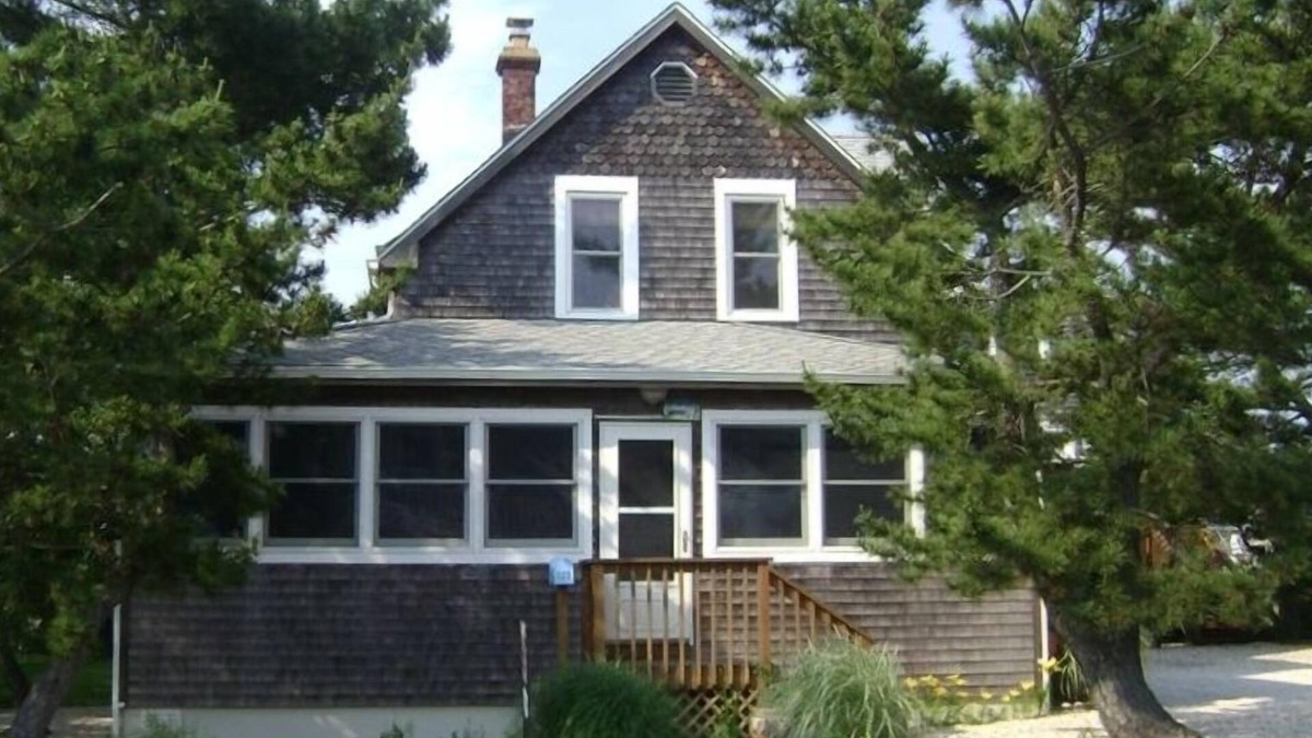 Ship Bottom House | Beautiful 5 Bedroom Victorian Home - 3rd House from Ocean