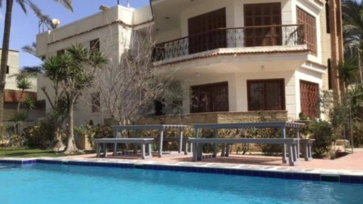 Al-'Amriyah Villa | Beautiful 5-bedroom villa in Abu Talat with AC and private swimming pool.