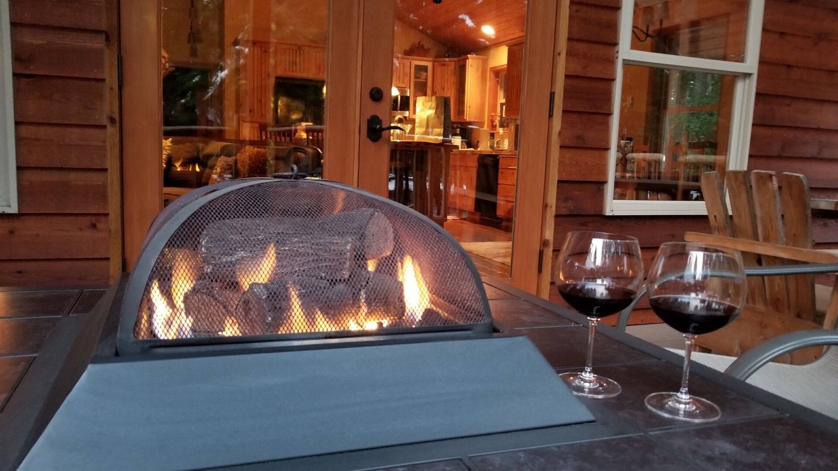 Cle Elum House | Beautiful 5 Star Guest Cabin in the Mountains, steps from Lake Cle Elum