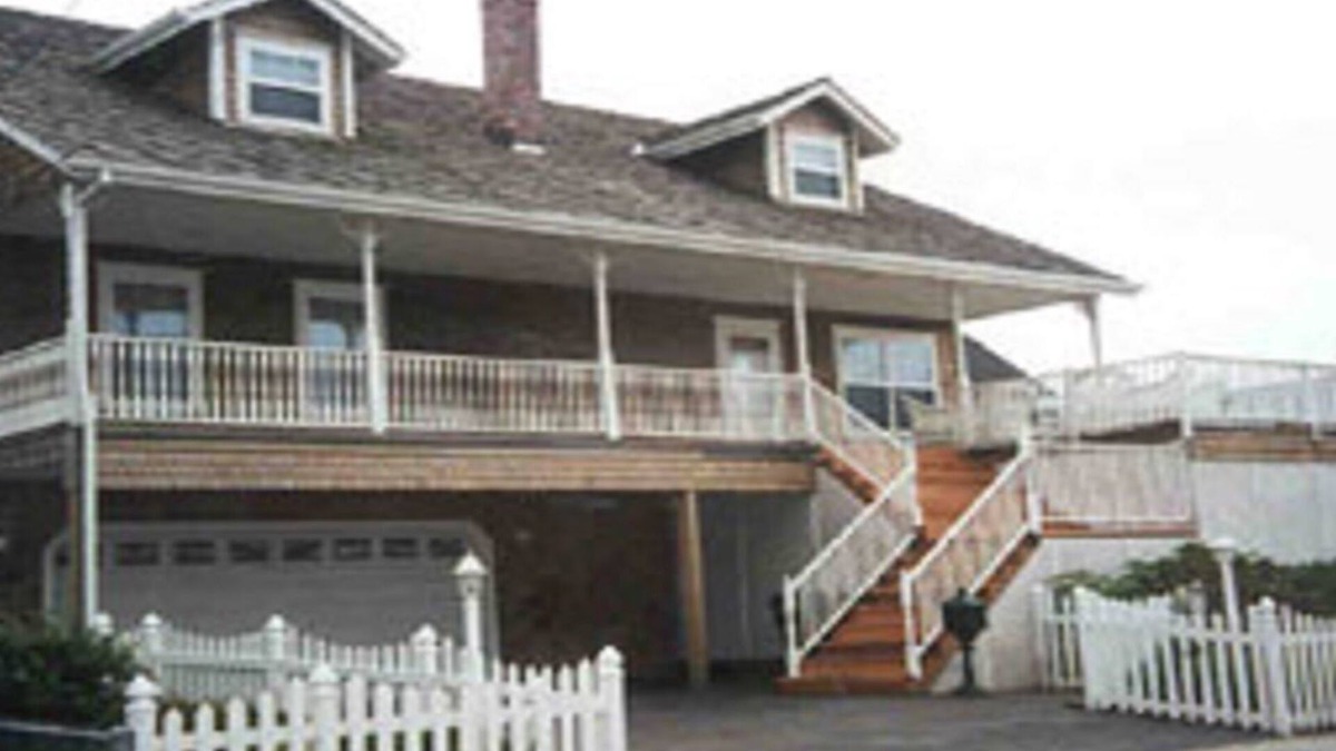 Seaside House | Beautiful 5000 sq. ft property ~ 3 levels w/wrap around deck panoramic view