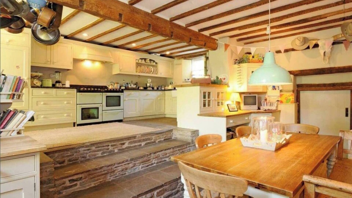 Llanfihangel Tal-y-llyn Cottage | Beautiful 6-bed Home in Brecon