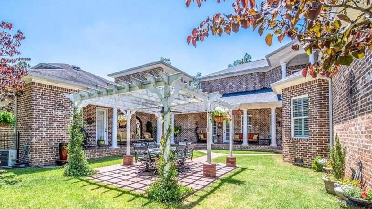 Graniteville House | Beautiful 6 bedroom home with a brand new swimming pool, and 4 fireplaces.