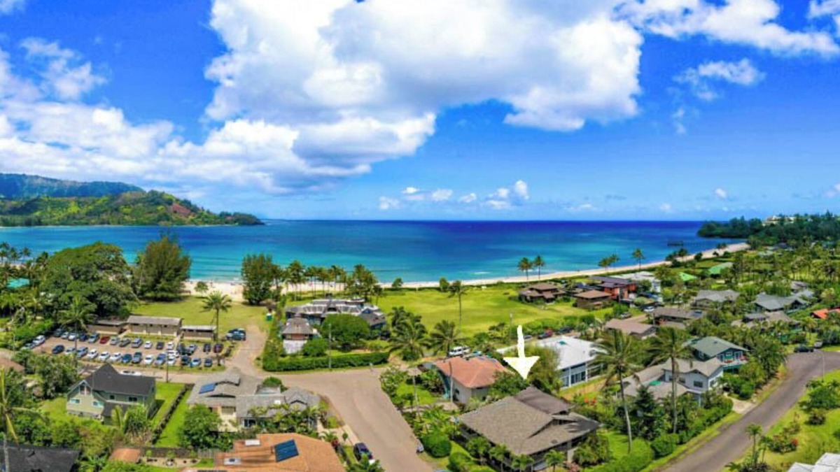 Hanalei House | Beautiful 6 bedroom for 14 ocean view Hanalei Bay home!