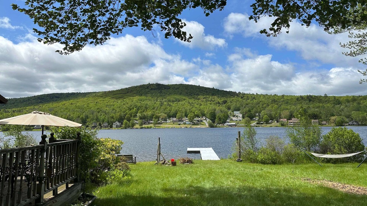 Lebanon House | Beautiful 6 Bedroom Lakefront Home w/Own Dock. Please note that this home does not have air conditioning. Box fans are provided and because of our proximity to the lake, it is cooler in the evenings.