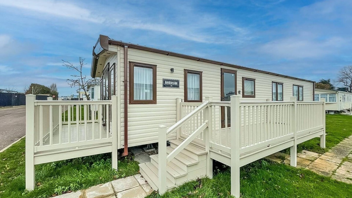 Clacton-on-Sea House | Beautiful 6 berth caravan with decking at Valley Farm Holiday Park ref 46736V