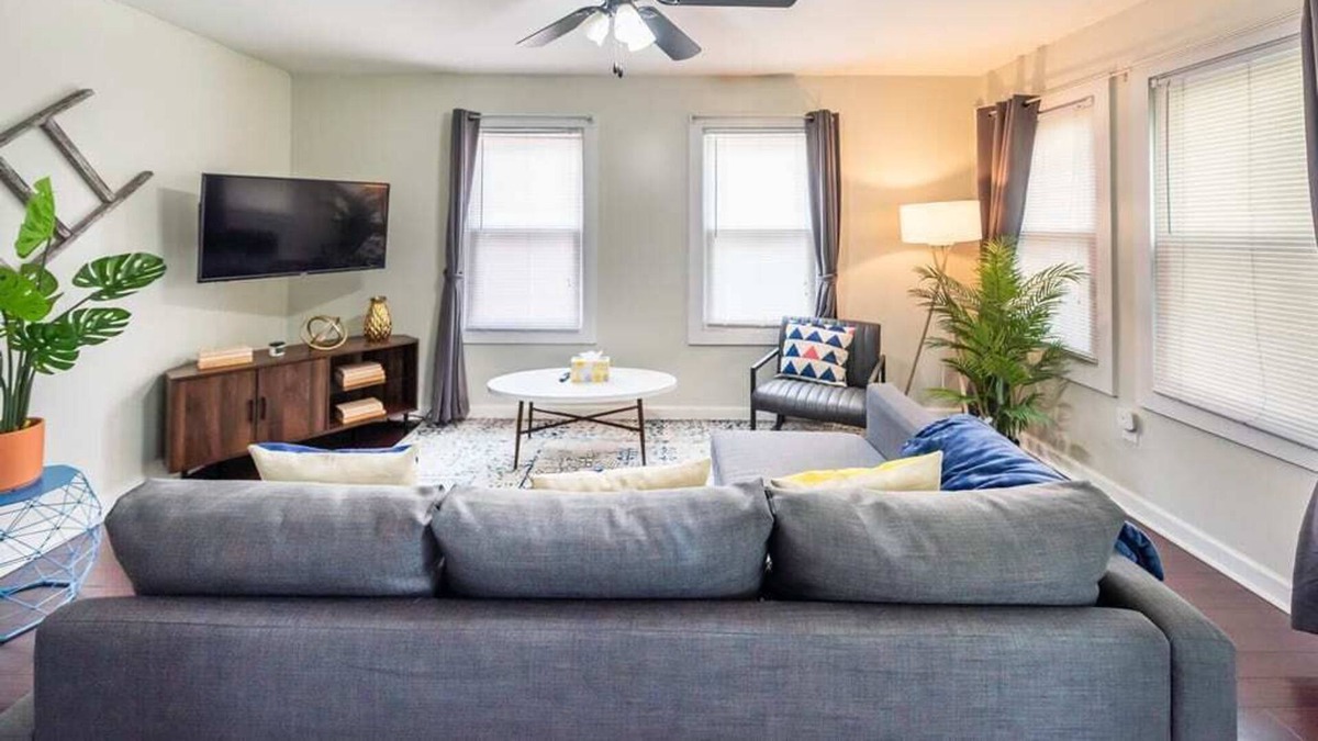 Royal Oak House | Beautiful 6BR/2BA - Two Neighboring Properties!