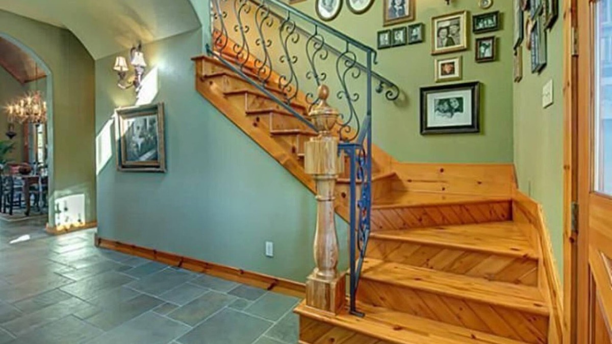 Weston House | Beautiful 80 Acre Ranch with Private Fishing Pond 45 Min drive from Dallas!