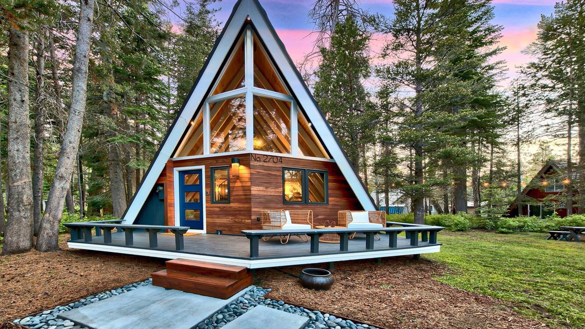 Christmas Valley Cabin | Beautiful A-frame home with deck, streaming, and dog friendly - near skiing