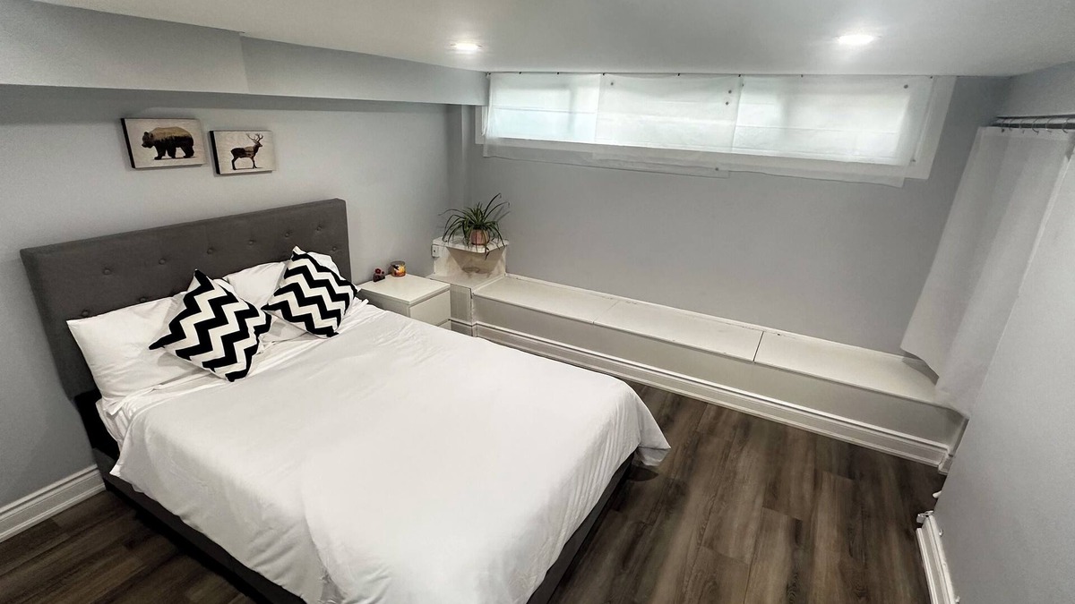 Ajax House | 🏡 Beautiful Ajax Retreat – Comfort, Space, and a Great Location!