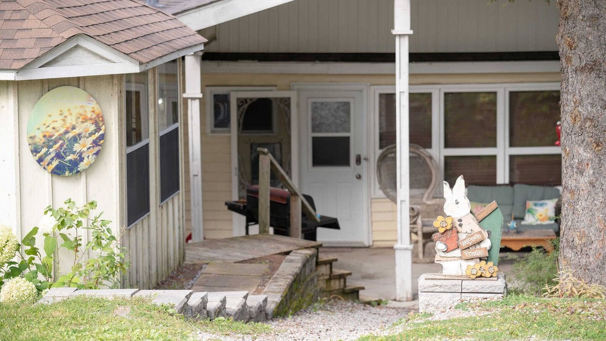 Moonbeam Cottage | Beautiful All Season Cottage on Remi Lake