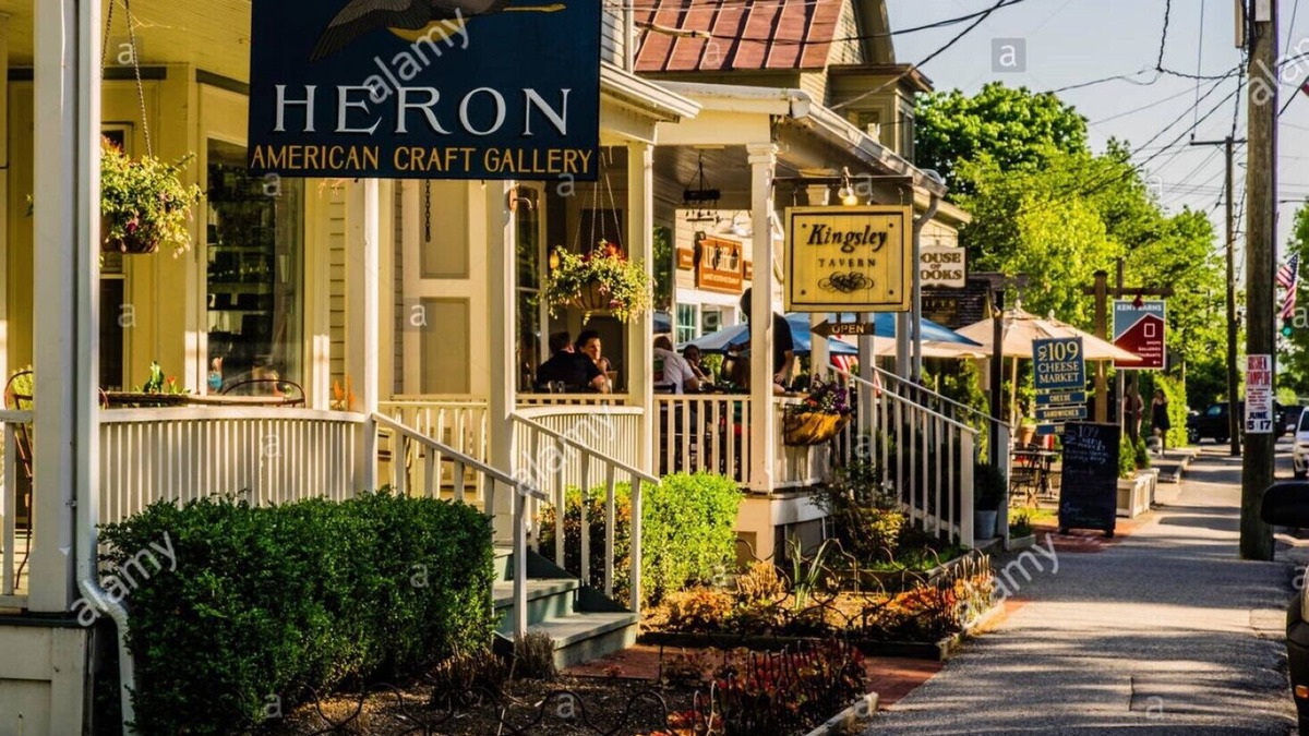 Kent House | Beautiful, All-Season, Rustic Family Getaway