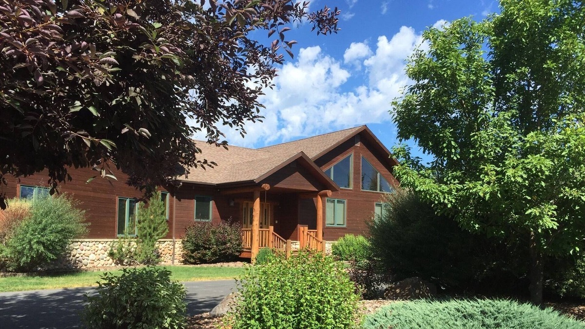 Alpine Cabin | Beautiful Alpine Cabin with a brand new hot tub! Less than an hour to Jackson.