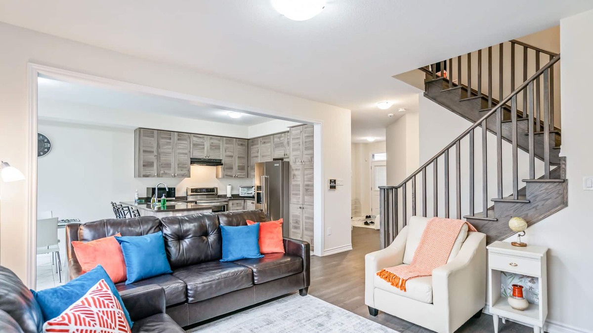 Thorold House | Beautiful and Brand New Home, 3 Bedroom Near Niagara Falls, Free Parking