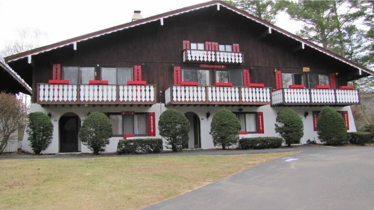 Bartlett Condo | Beautiful and bright updated chalet condominium across from Story Land!