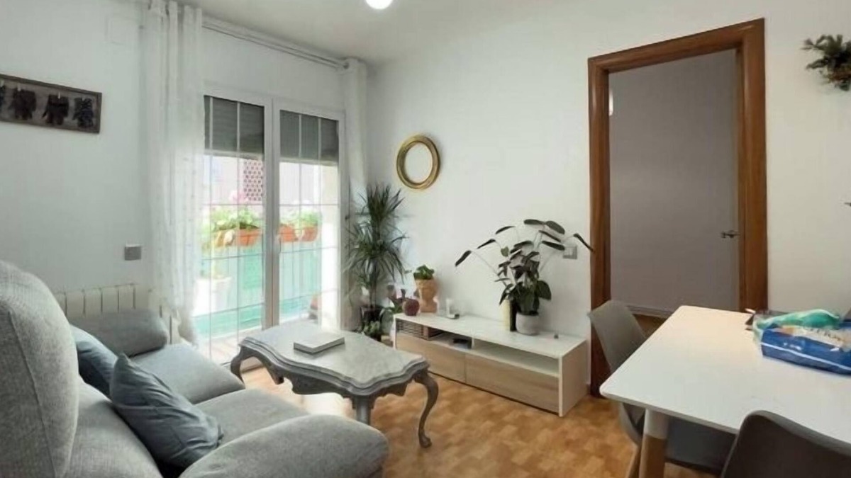 Porta Apartment | Beautiful and central 2 double bedroom flat in Barcelona