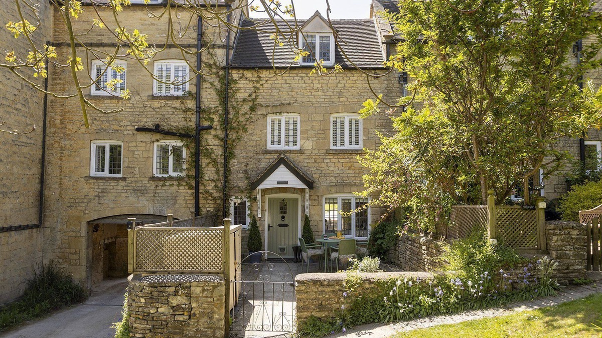 Blockley Cottage | Beautiful and characterful dog friendly holiday cottage - Archway House
