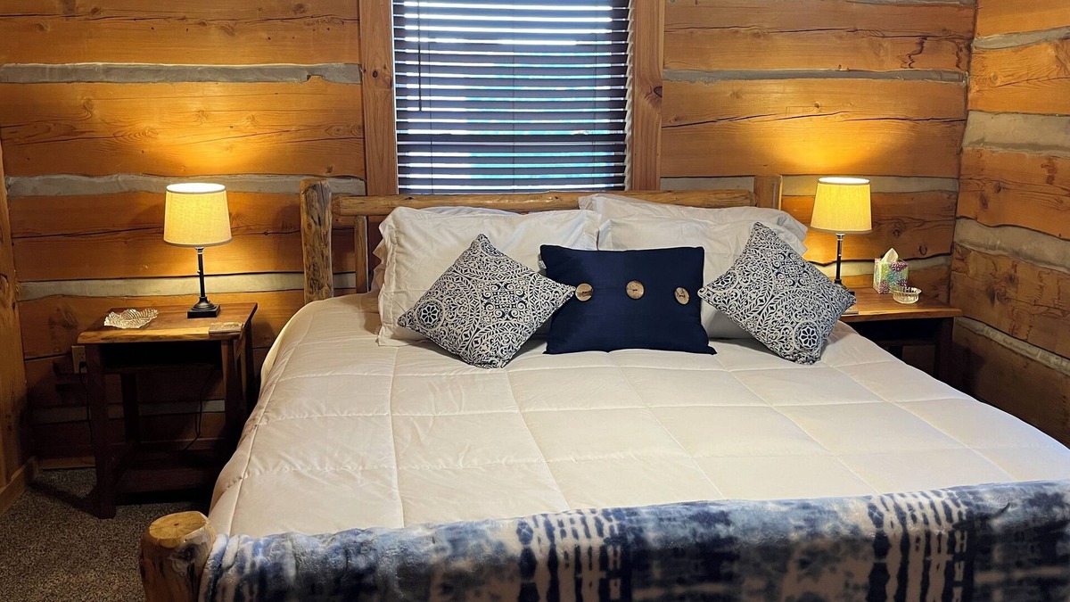 Vesta Cabin | Beautiful and comfortable fully furnished mountain cabin with central air!