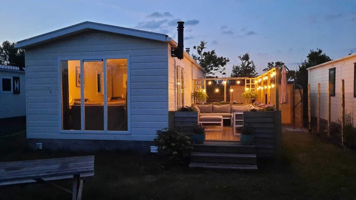 Petten Ski Chalet | Beautiful and comfortably furnished chalet 400 meters from the beach of Petten.