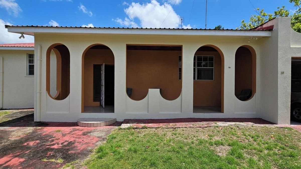 Halcyon Heights House | Beautiful and Cozy 3 Bedroom Home in walking distance to the beach and shops!