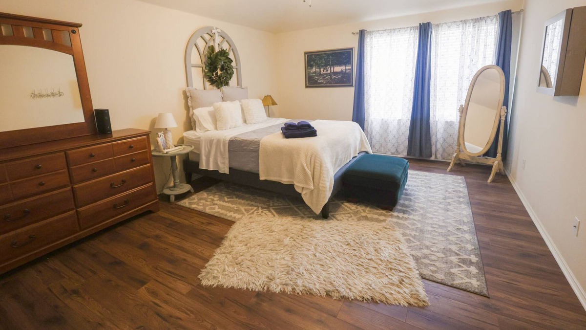 Manor House | Beautiful and cozy 3 bedroom House in Manor Tx PET FRIENDLY