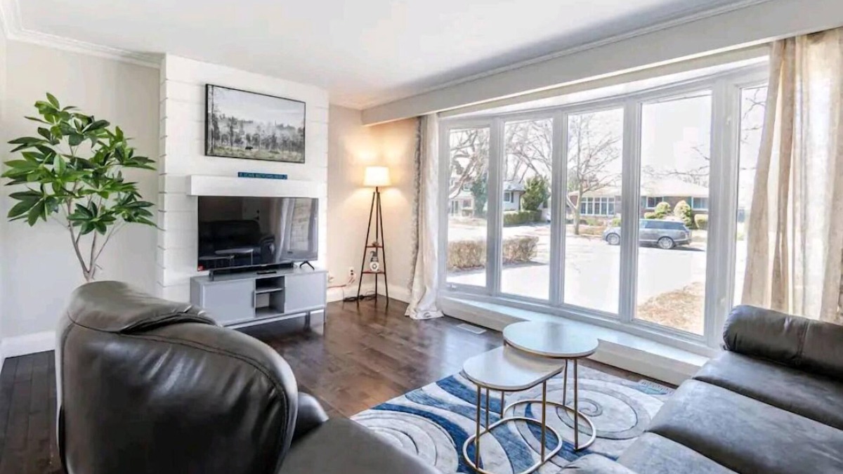 Burlington House | Beautiful and Cozy Bungalow