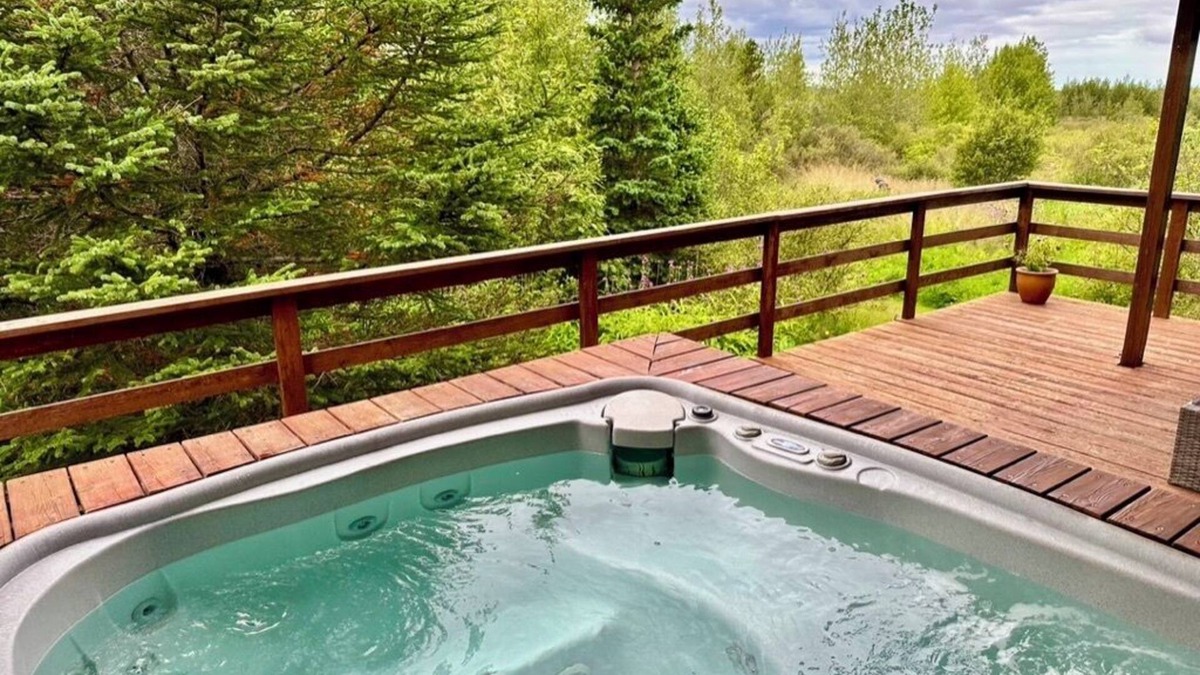 Borgarnes Cottage | Beautiful and Cozy Cottage with Hot Tub close to Snæfellsnes National Park