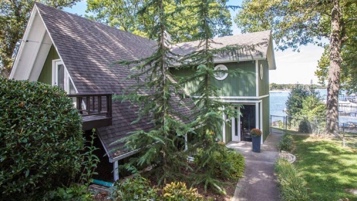 Afton House | Beautiful and Cozy Grand Lake House on Monkey Island