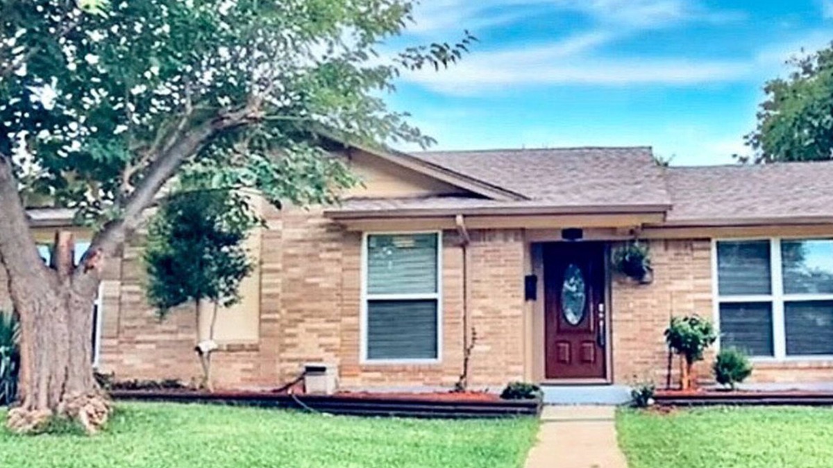Northeast Carrollton House | Beautiful and Cozy Home Across Street from Park